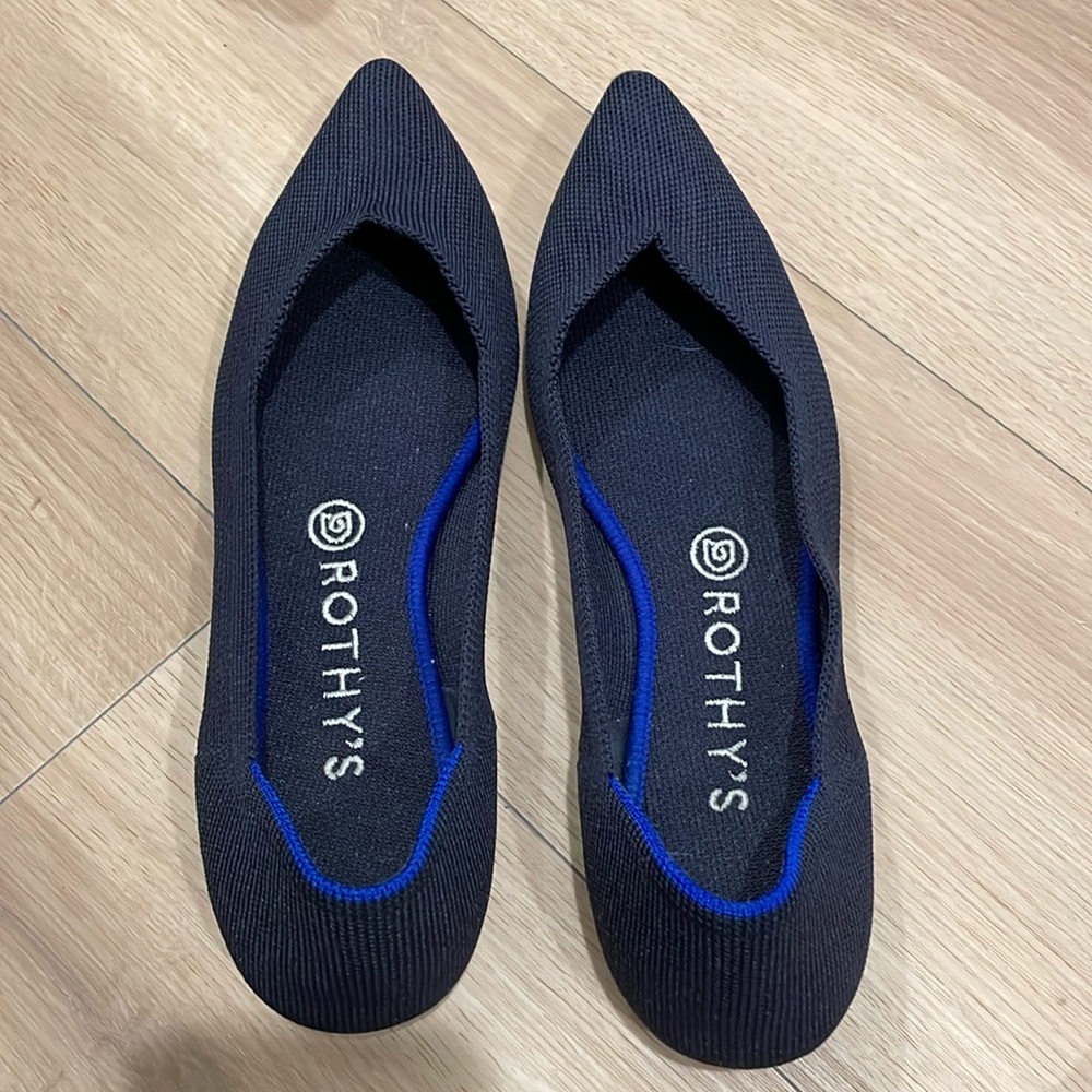 Navy blue Rothy’s point flats